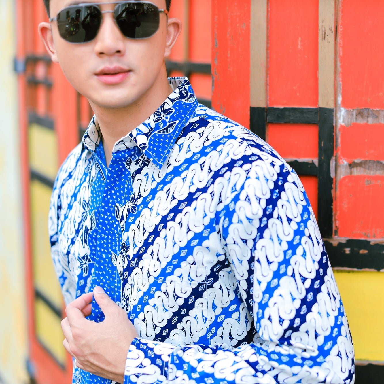 Batik Tulis Men's Supreme Long Sleeve Shirt - M