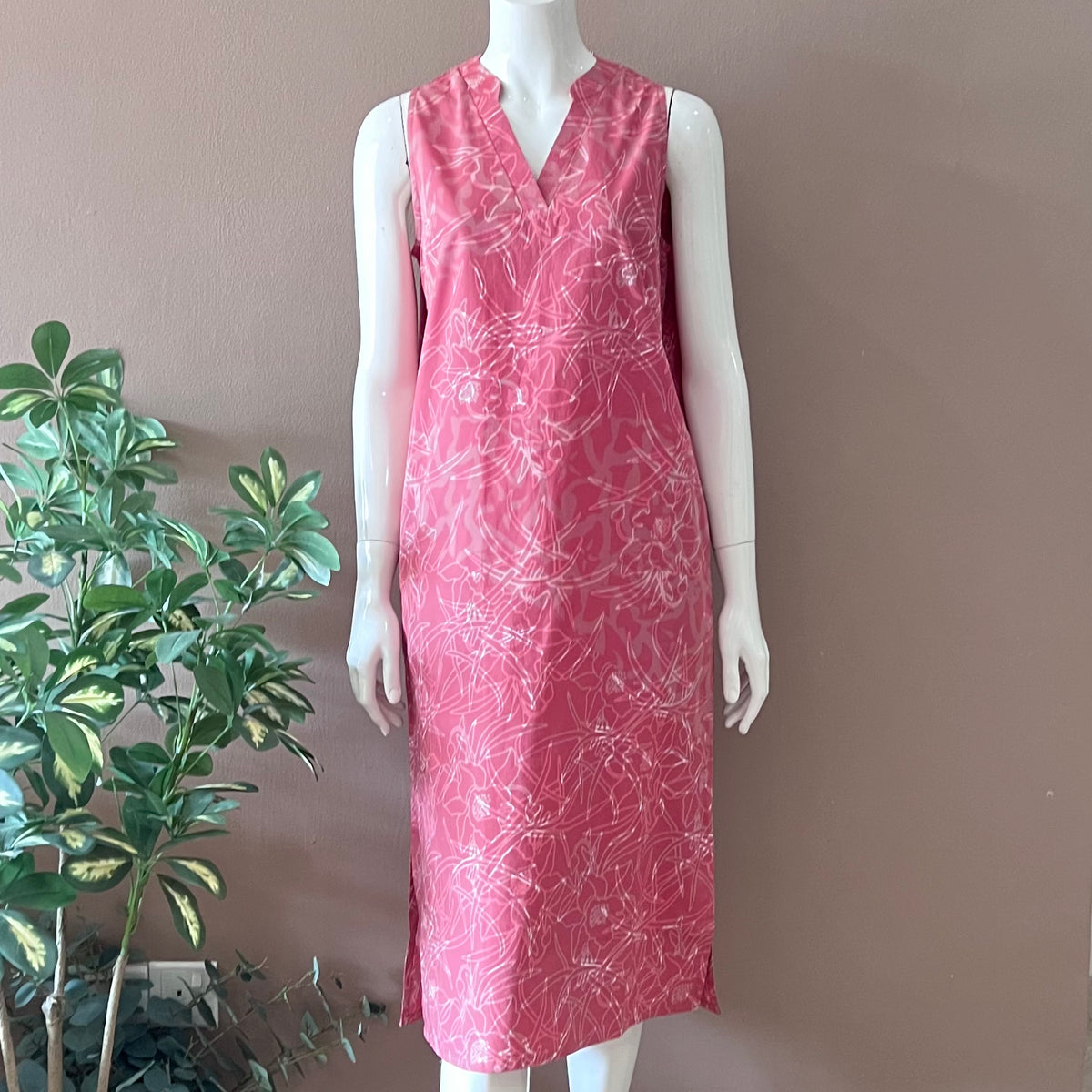 Sleeveless Midi Dress with Mandarin Collar - S