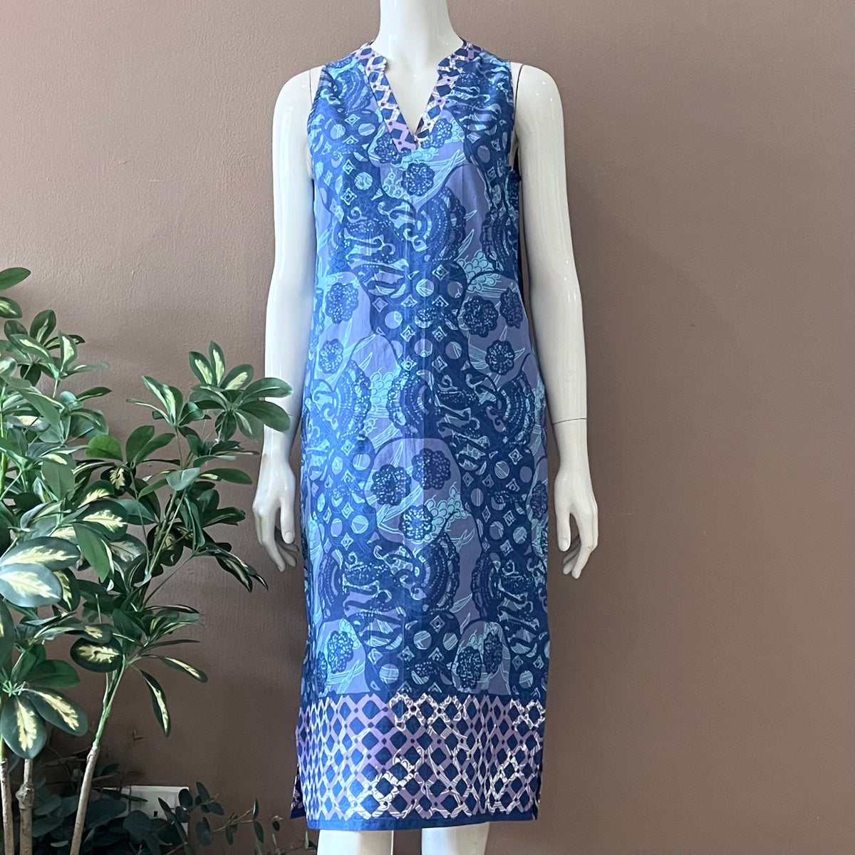 Sleeveless Midi Dress with Mandarin Collar - XS