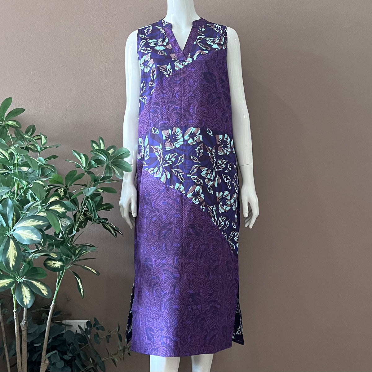 Sleeveless Midi Dress with Mandarin Collar - L