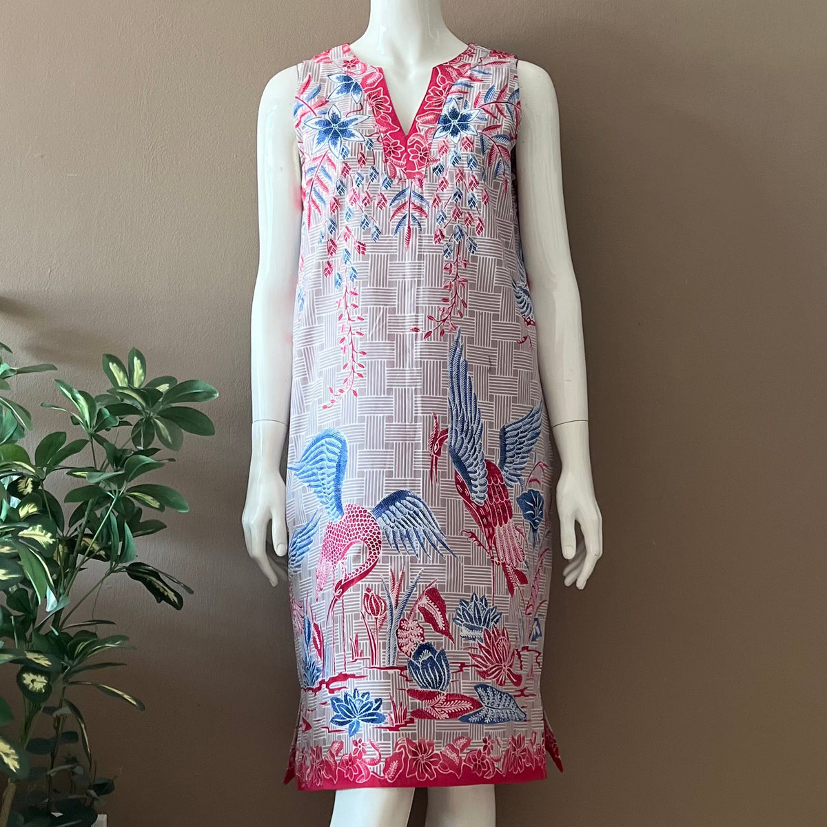 City Classic Sleeveless Batik Dress - S