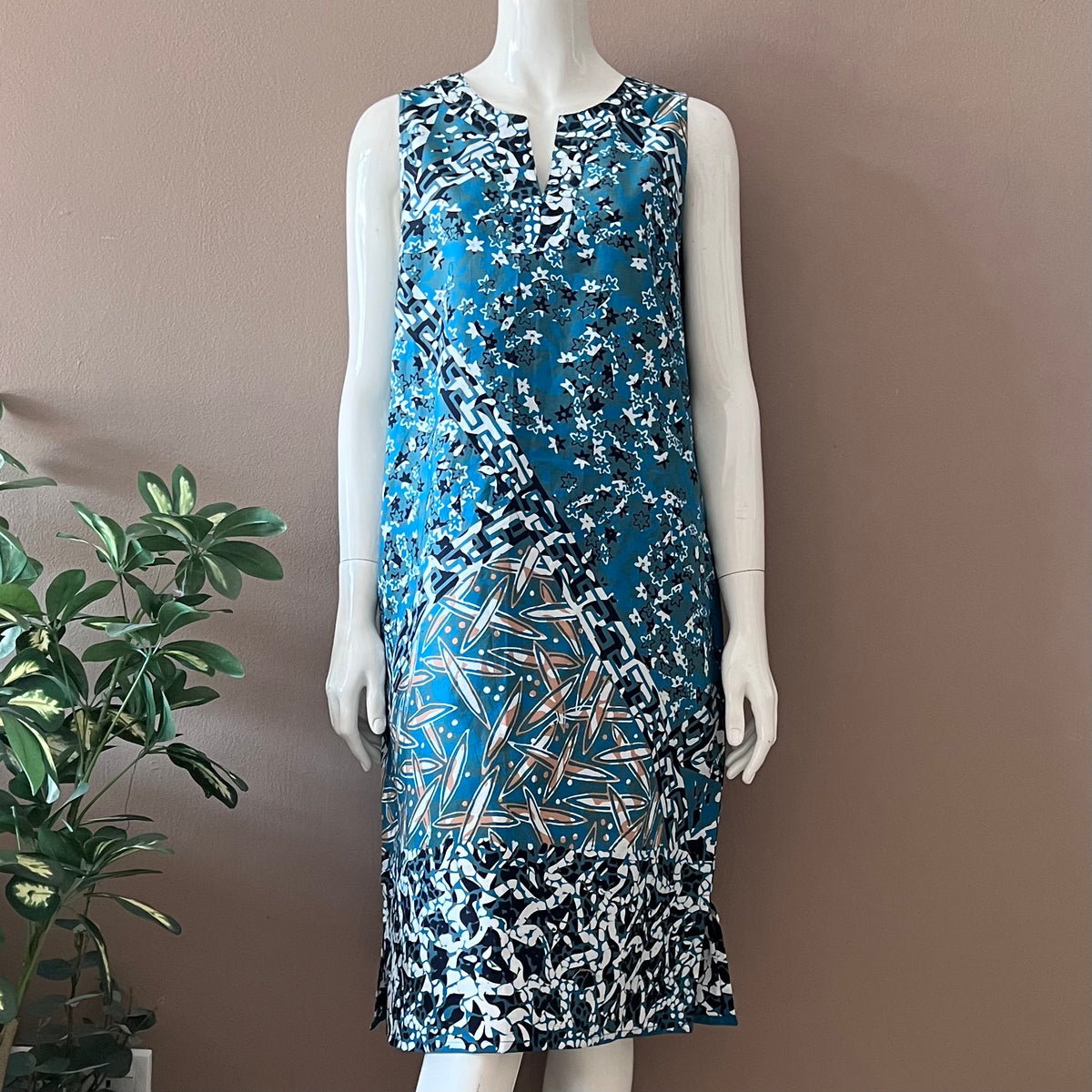 City Classic Sleeveless Batik Dress - M