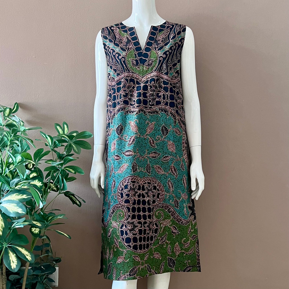 City Classic Sleeveless Batik Dress - XL